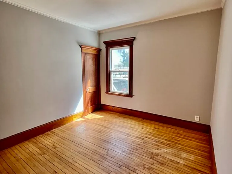 150-152 Deane St #1 — Photo 4