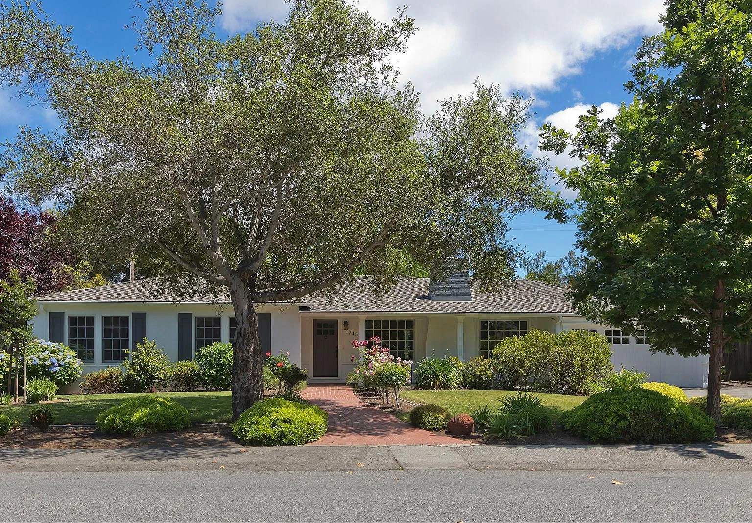 3 bed, 2000 sqft, $11,000 — Photo 1