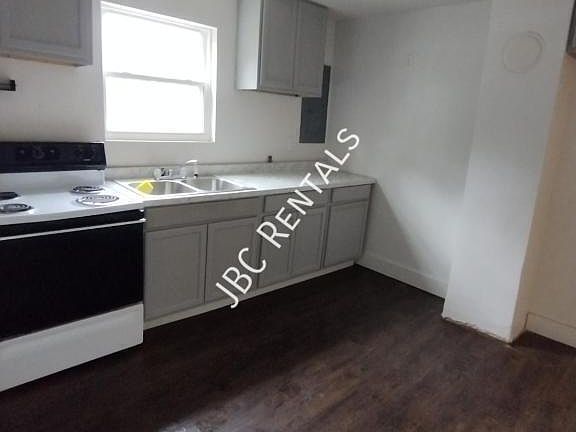 4th image of 10929 Doyle Blvd