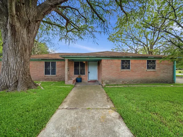 3002 Carolyn St, Bacliff, TX 77518