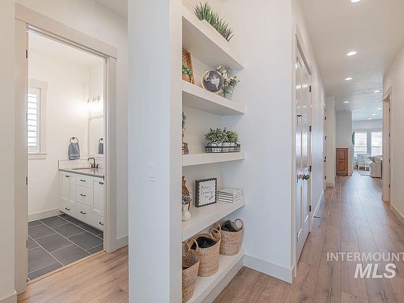 3rd image of 5166 W Talbot St