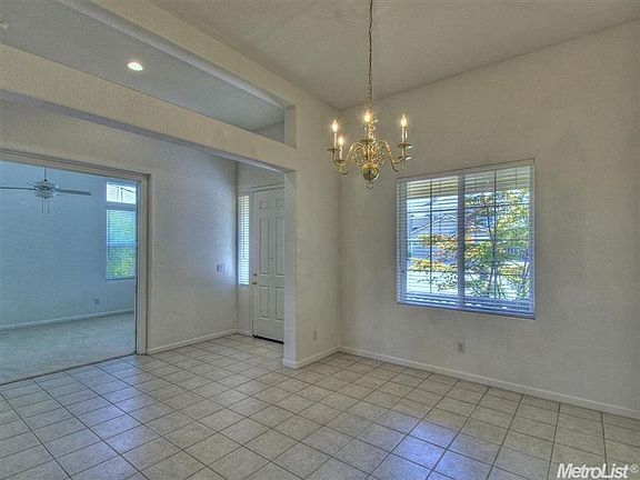4th image of 2342 Summer Dr