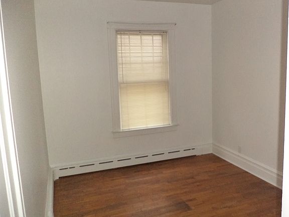 3rd image of 132 N Barry St Lowr #