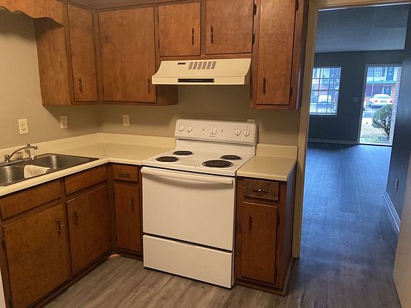 4th image of 624 33rd St E APT A