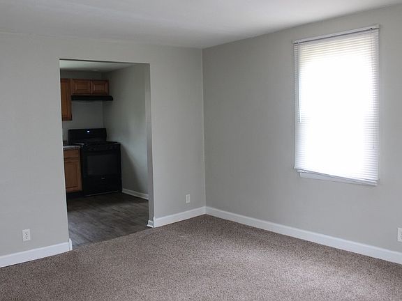 3rd image of 7427 Rogers St