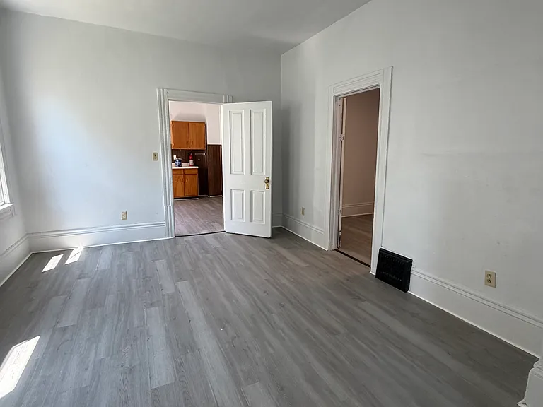 7009 Hecker Ave — Photo 7