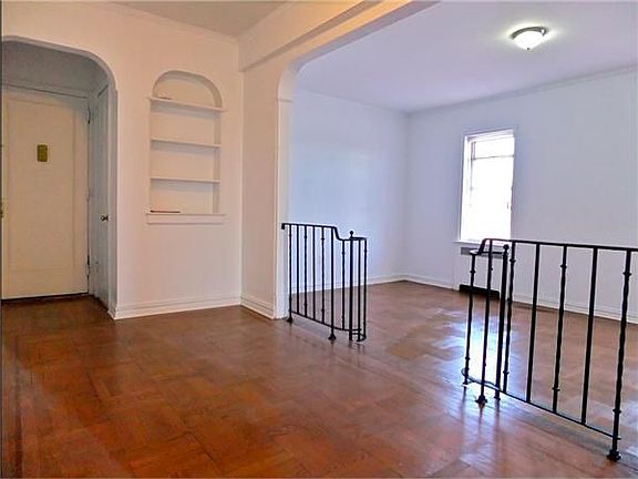 3rd image of 95 Park Ter E APT 6C