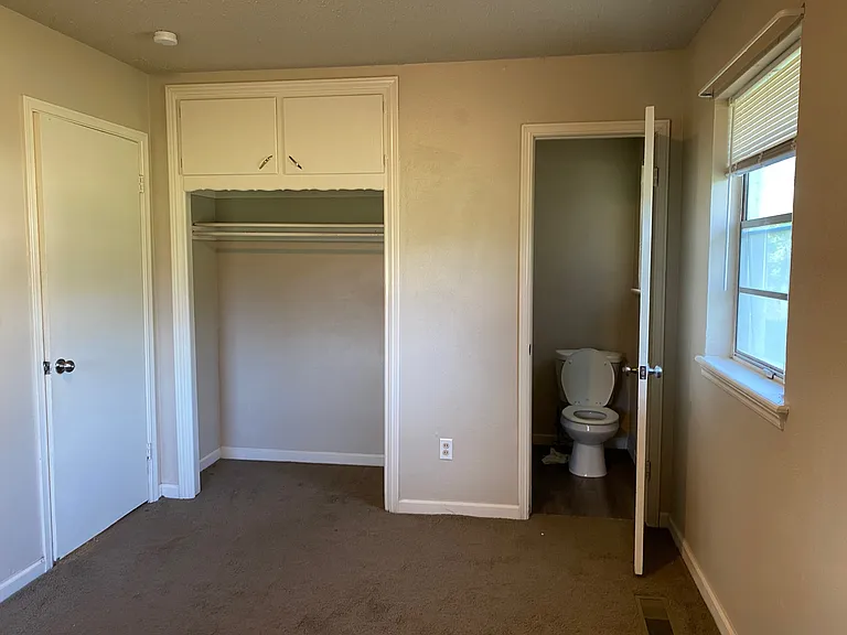 4808 Sunset Ter — Photo 10