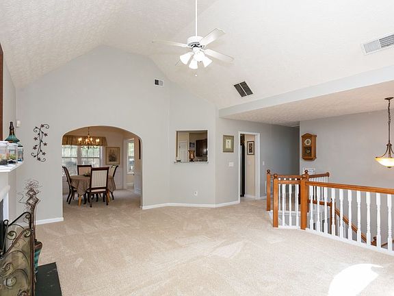 5th image of 826 Eagle Glen Xing