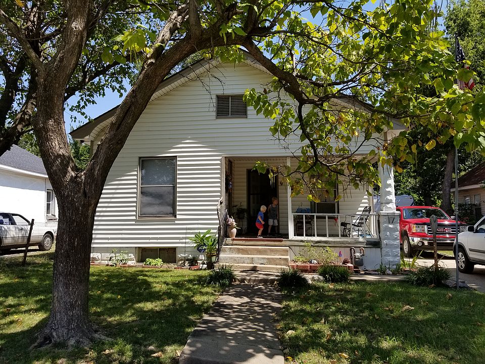 Front yard with shade tree