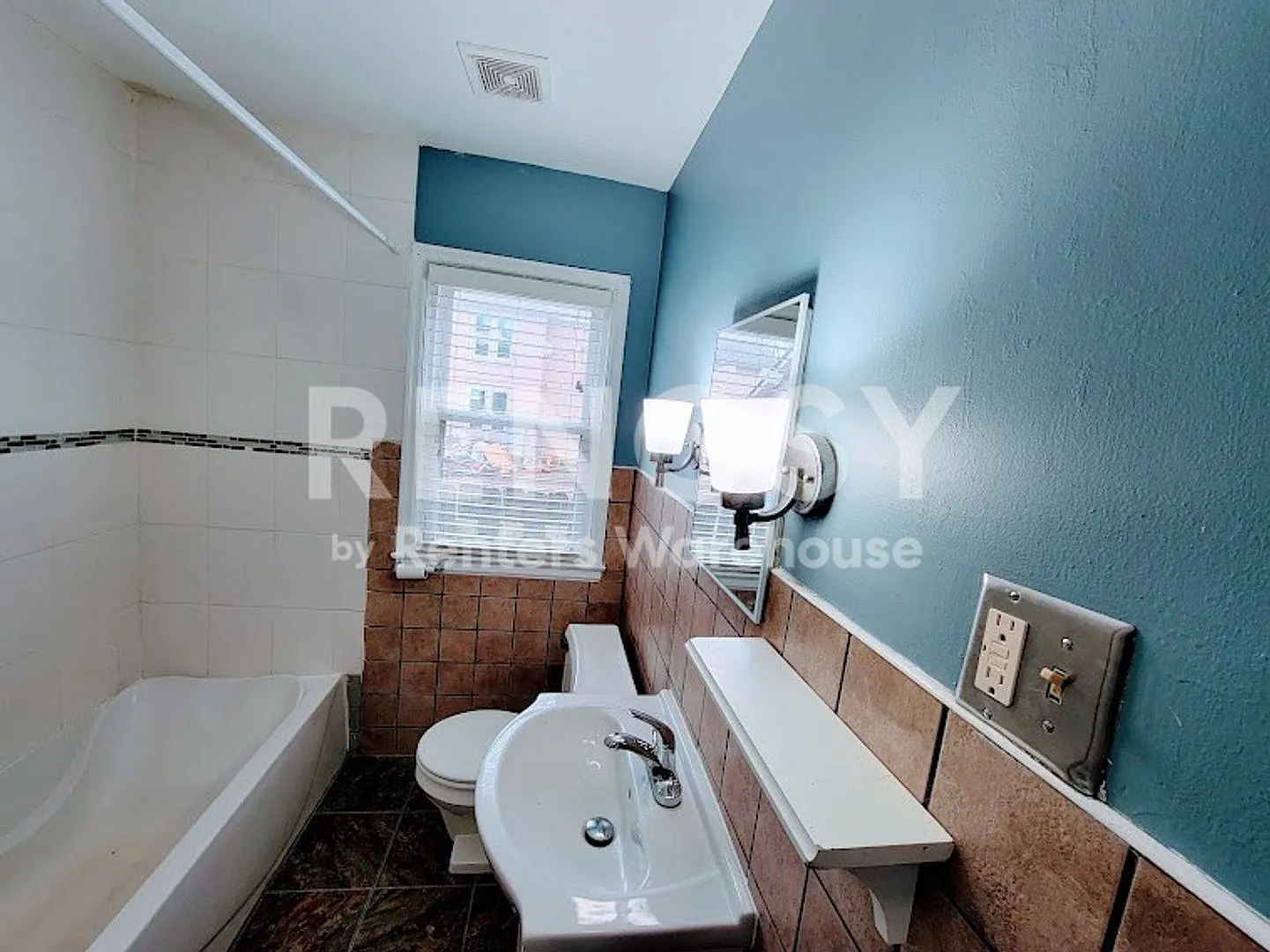 Available July 8th - updated 3-bed 2-bath with Family-room house plus 2-car garage — Photo 4