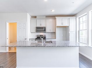 24 Sternadori Rd #24, Somerville, NJ 08876