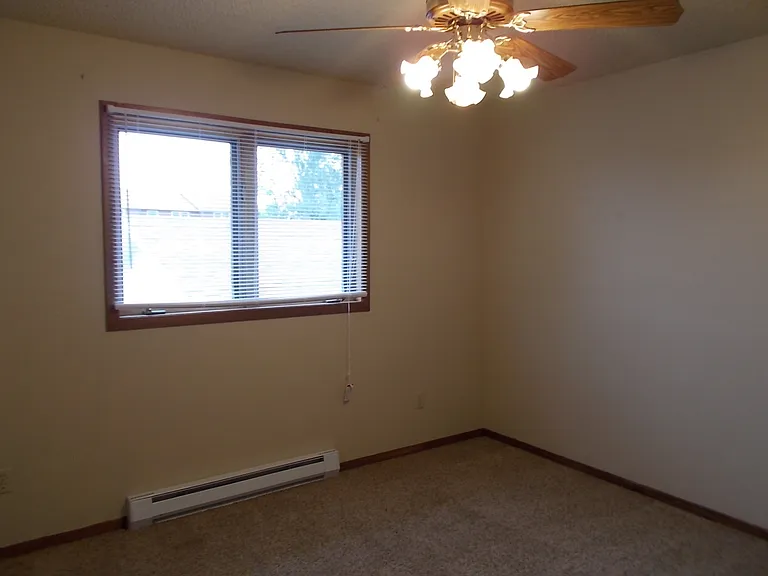 321 Aristocrat Dr — Photo 6