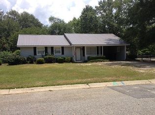 1610 Lee Dr, Dublin, GA 31021