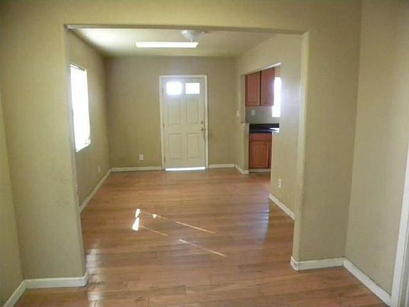 042-844289living-22061063-1