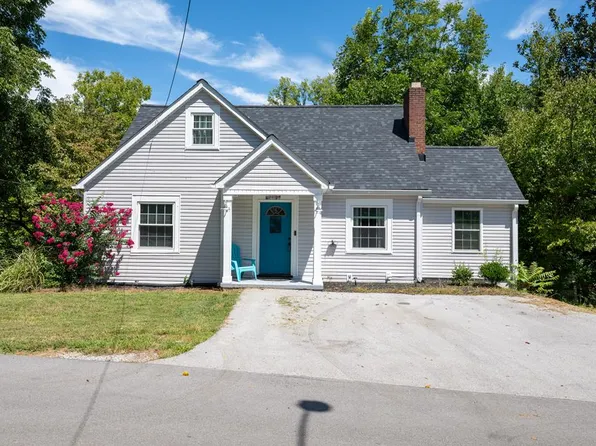 132 W Bronson St, Sparta, TN 38583