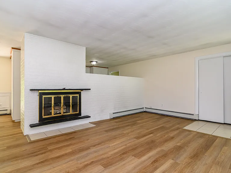 33 Eisenhower Rd — Photo 5