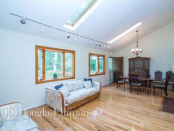 4th image of 21 Oakledge Dr