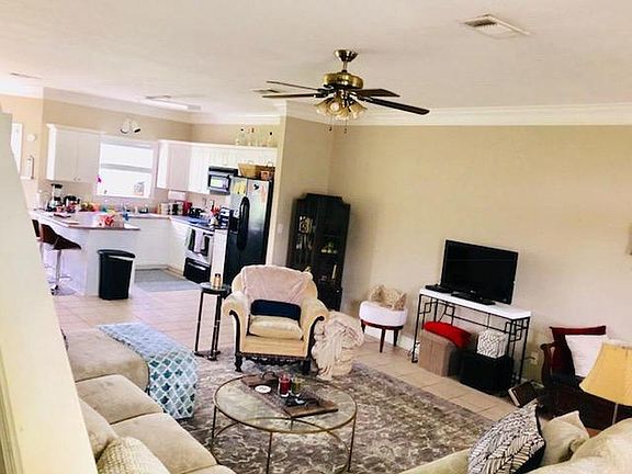 4th image of 1059 Saint Andrews Ln