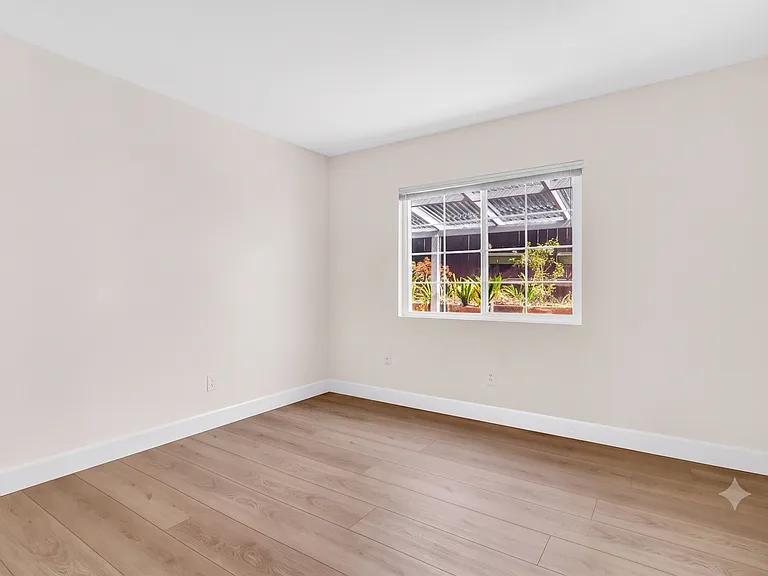 6246 Decanture St — Photo 16