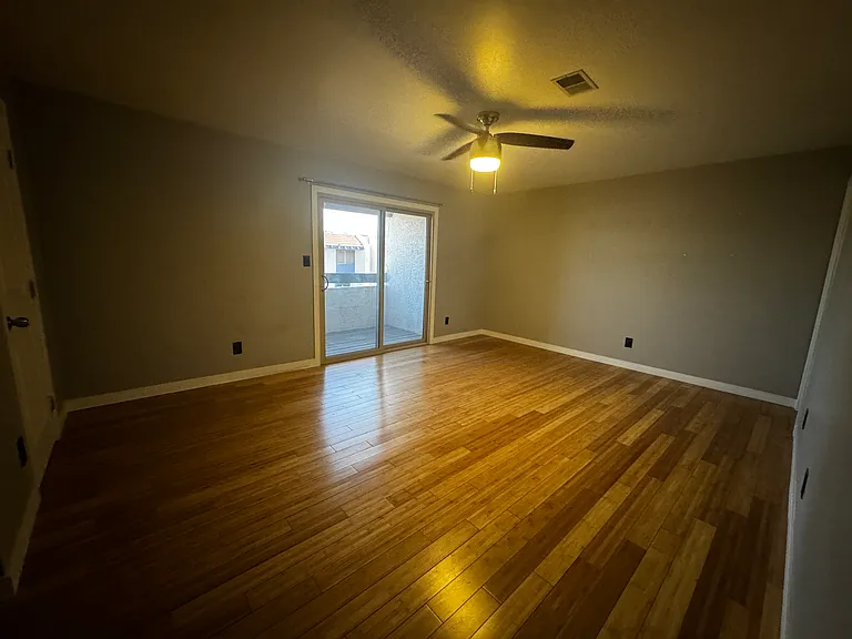 5405 W Echo Ln — Photo 3