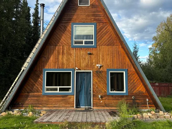 910 Typhoon Dr, North Pole, AK 99705