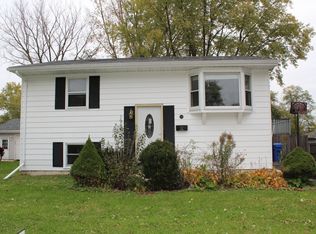 508 Gentle Breeze Ter, Carpentersville, IL