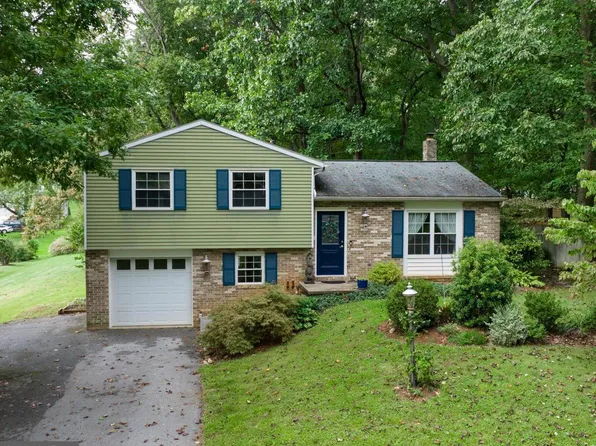 410 Oakwood Dr, Seven Valleys, PA 17360