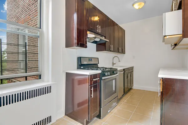 Sold by E Realty International Corp | media 44