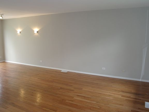 5th image of 38 W Wrightwood Ave