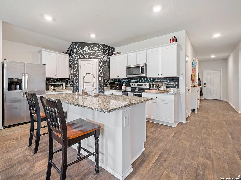 723 Armadillo Dr — Photo 10