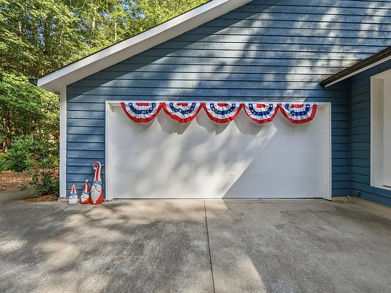 2726 Pheasant Run St — Photo 17