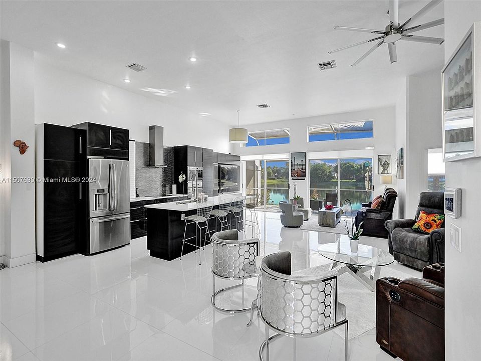 1st image of 14924 Encino Cir N