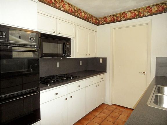 5th image of 508 Cambridge Dr