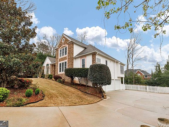 5th image of 221 Hawick Ln