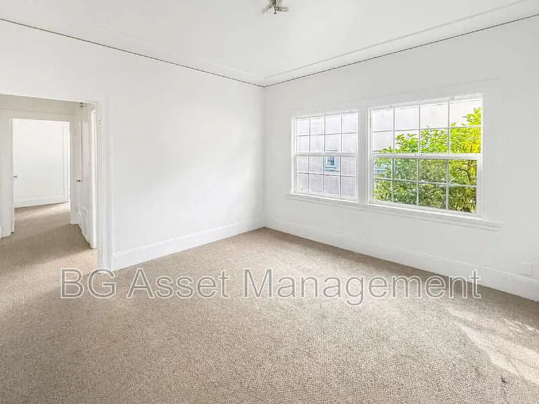 1000 E 33rd St #301 — Photo 6