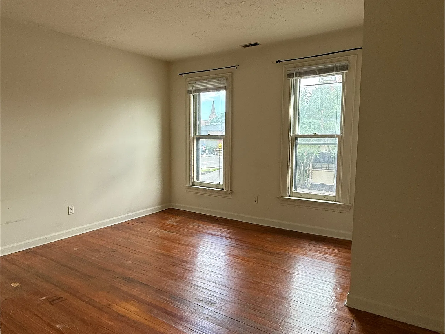2 bed, 930 sqft, $1,500 — Photo 2