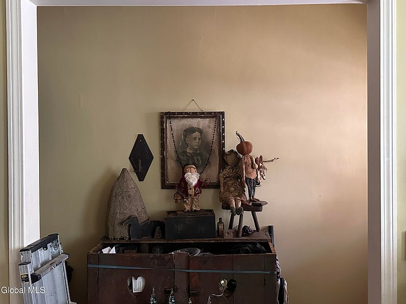 3rd image of 6 Ingersoll Avenue
