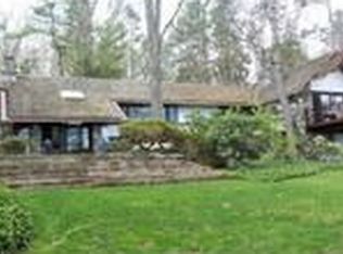 30 W Shore Dr, Putnam Valley, NY 10579