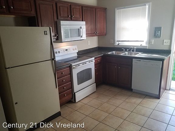 2nd image of 4304 Ravenwood Dr #B