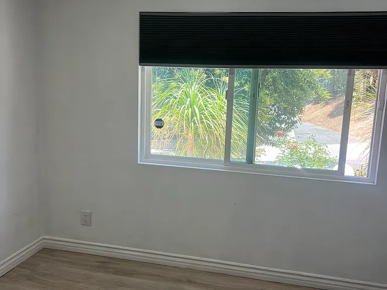 21811 Gresham St #1 — Photo 8