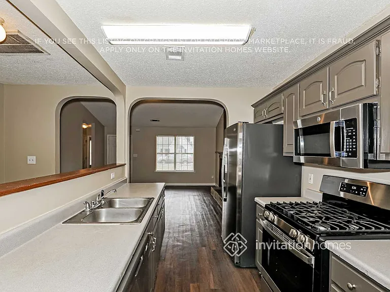 1406 N Hampton Dr — Photo 7