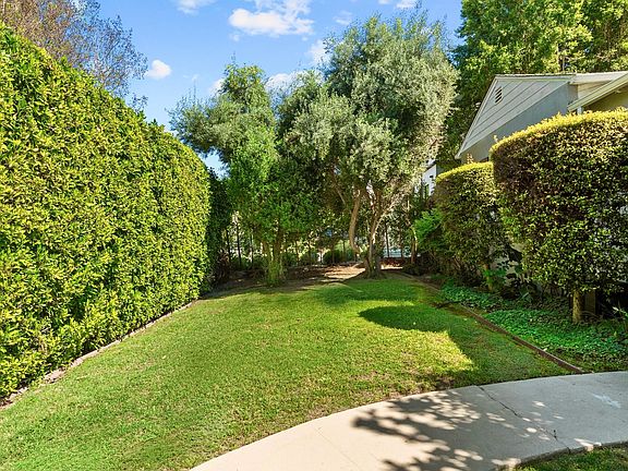 3rd image of 4242 Van Nuys Blvd