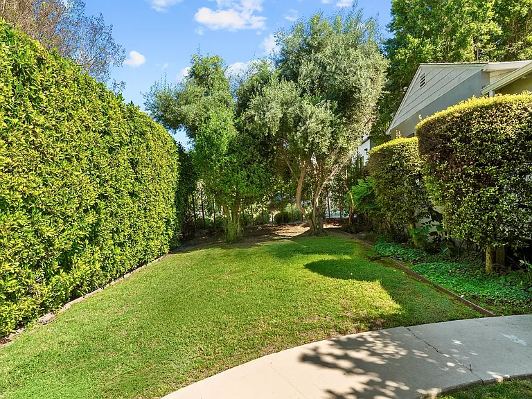 4242 Van Nuys Blvd — Photo 3