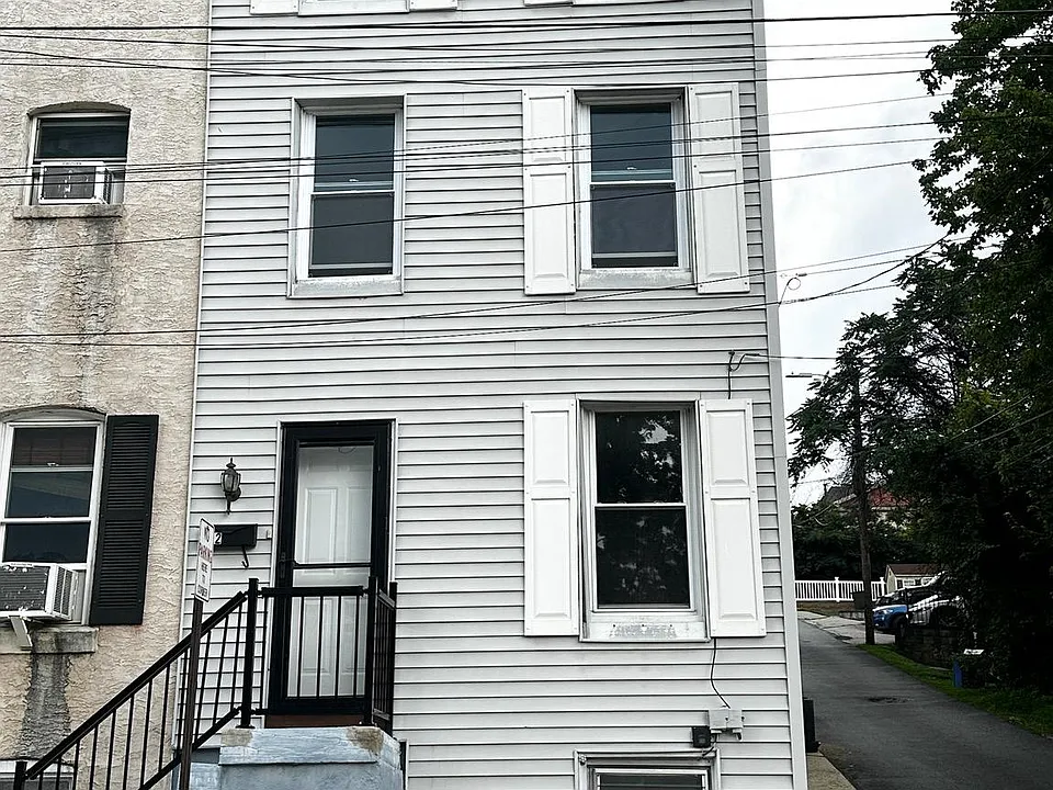 212 William St