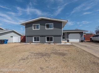 559 2nd Ave SE, Dickinson, ND 58601