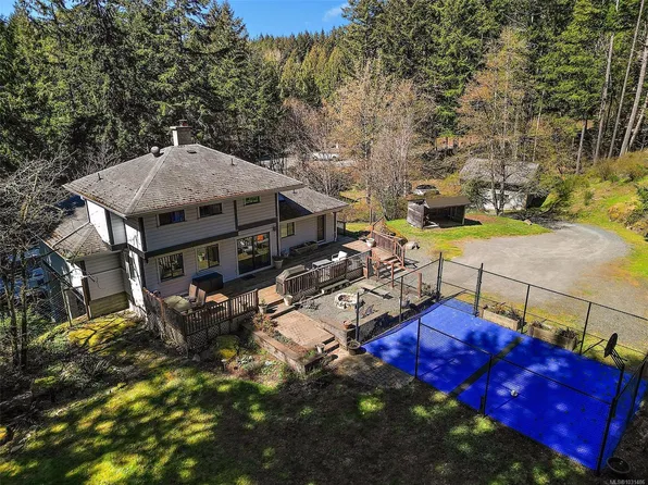 1725 Millstream Rd, Highlands, BC V9B 6E7