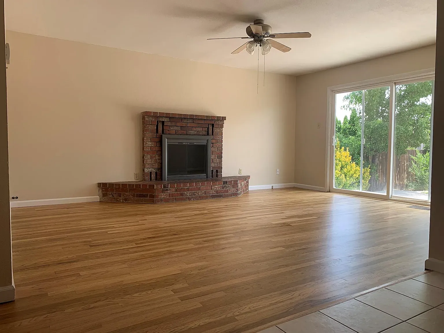 4 bed, 1600 sqft, $2,500 — Photo 2