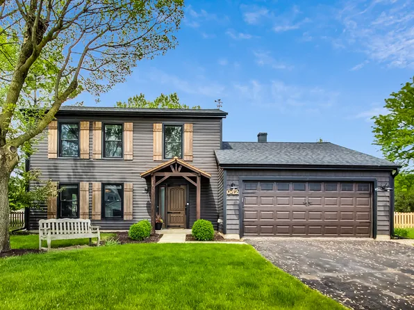 25W042 Malibu Ct, Naperville, IL 60540