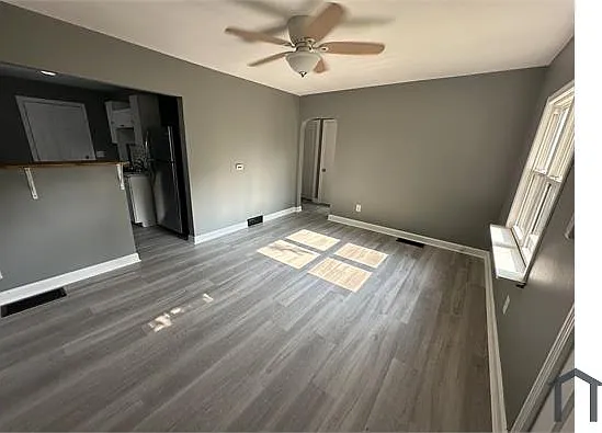 2 bed, $1,100 — Photo 4